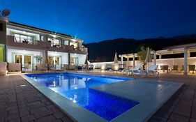 Luxurious Apartments Aria